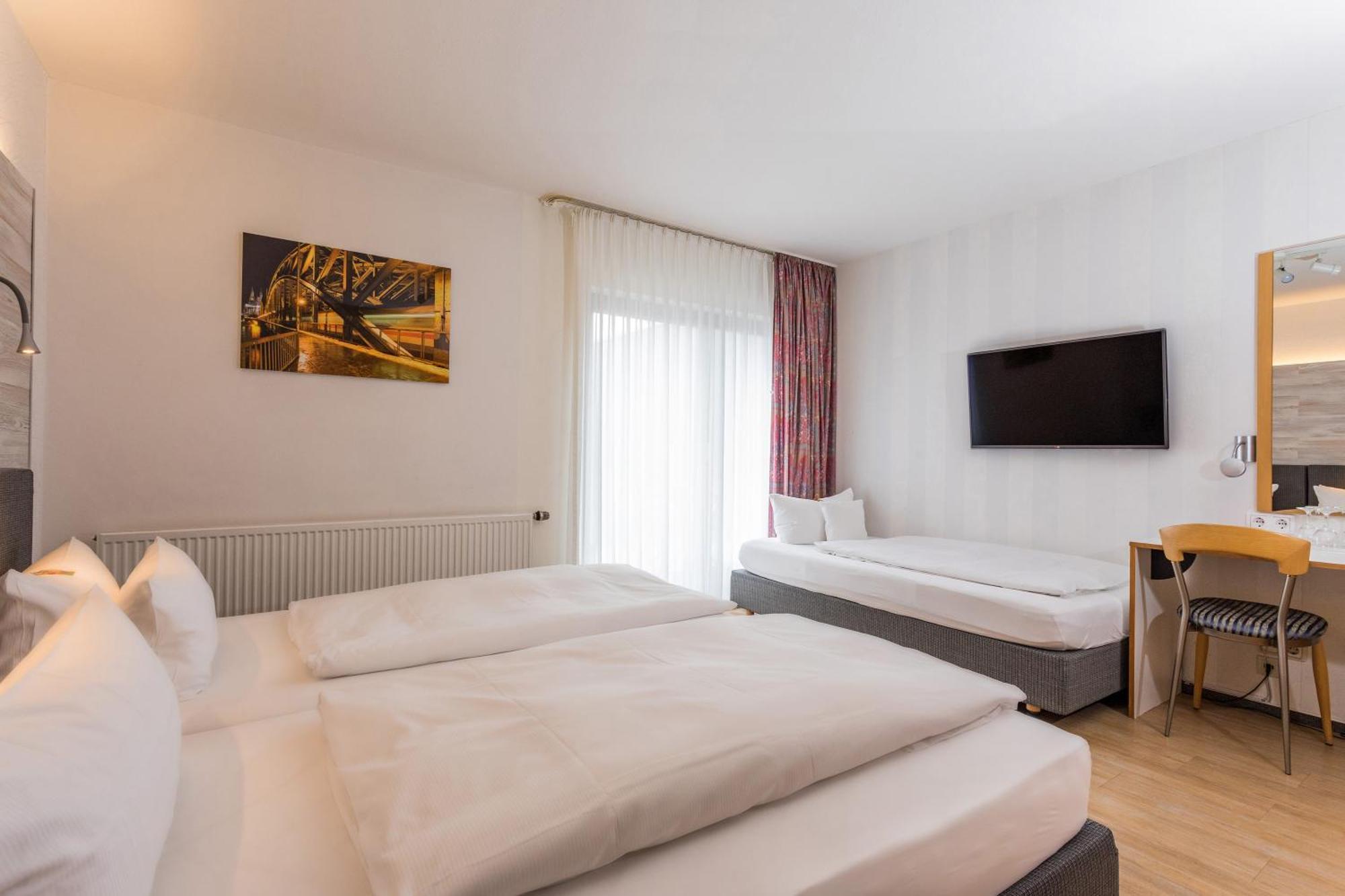 Hotel Hansen Bergisch Gladbach Buitenkant foto